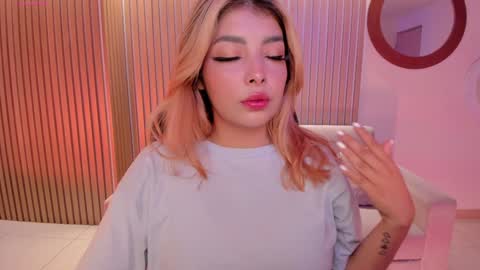 LISA MONROE online show from December 7, 2024, 9:11 pm