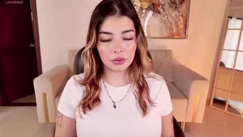 LISA MONROE online show from October 5, 2025, 1:09 pm