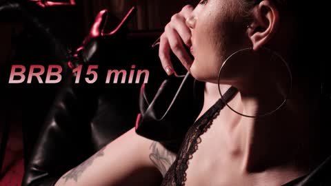 Lisa Moore online show from October 7, 2025, 4:31 am