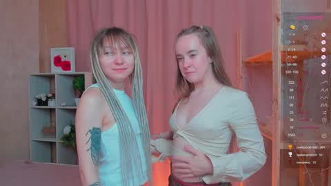 Snapshot of lisanelsona chatting on December 3, 2024, 7:21 am Hello our names are Kate and Alice this is our first day here. online show from December 3, 2024, 7:21 am