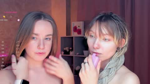 Snapshot of lisanelsona chatting on December 8, 2024, 7:05 am Hello our names are Kate and Alice this is our first day here. online show from December 8, 2024, 7:05 am
