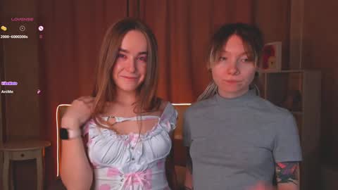 Snapshot of lisanelsona chatting on January 6, 2025, 1:09 am Hello our names are Kate and Alice this is our first day here. online show from January 6, 2025, 1:09 am