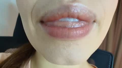 Snapshot of lisbet_21x chatting on March 10, 2026, 10:48 pm Lisbet online show from March 10, 2026, 10:48 pm