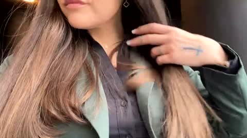 Lissa online show from April 21, 2026, 10:21 am