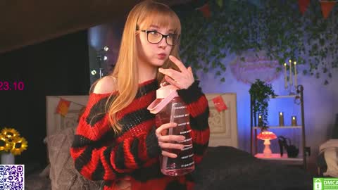 Snapshot of lissa_meooow chatting on October 23, 2025, 5:18 am your Liza again. Next stream Dec. 1  at 2 or 3  GMT online show from October 23, 2025, 5:18 am