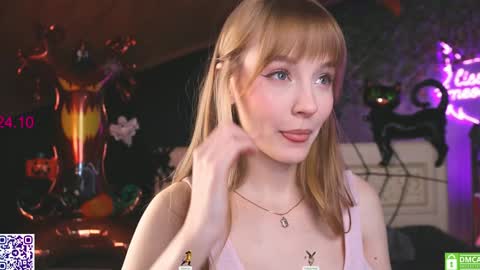 Snapshot of lissa_meooow chatting on October 24, 2025, 5:15 am your Liza again. Next stream Dec. 1  at 2 or 3  GMT online show from October 24, 2025, 5:15 am