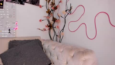 Aillyn  online show from February 26, 2025, 4:14 pm