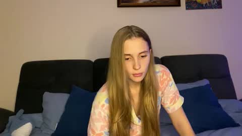 Snapshot of litle_girl05 chatting on December 3, 2025, 8:07 pm LUNA online show from December 3, 2025, 8:07 pm