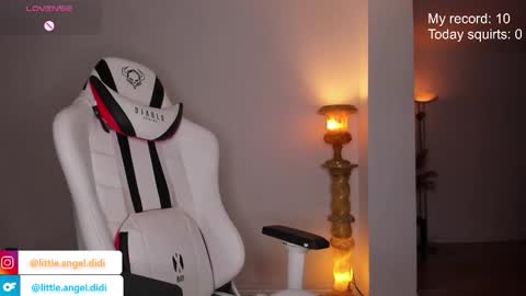 Diana Woods online show from September 29, 2025, 3:50 pm