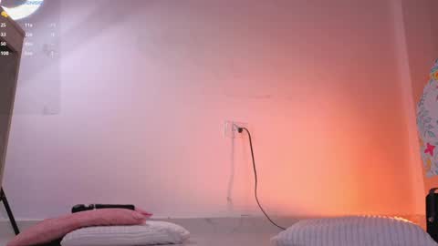 Snapshot of little___sophie chatting on April 21, 2026, 1:42 am little___sophie online show from April 21, 2026, 1:42 am