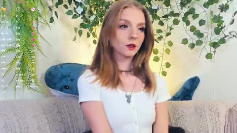 Snapshot of little__caprice chatting on August 1, 2026, 7:40 am Bella online show from August 1, 2026, 7:40 am