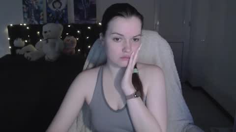 little__flowers online show from December 4, 2025, 8:01 am