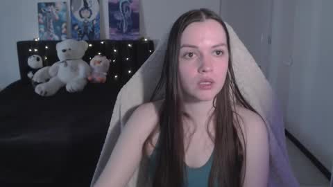 Snapshot of little__flowers chatting on March 10, 2026, 9:36 am little__flowers online show from March 10, 2026, 9:36 am