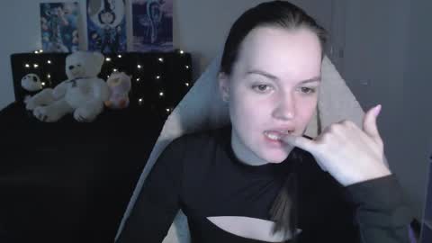 Snapshot of little__flowers chatting on March 20, 2026, 9:03 am little__flowers online show from March 20, 2026, 9:03 am