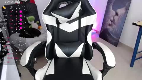 Snapshot of little_amy__ chatting on February 19, 2026, 1:23 am Amelie online show from February 19, 2026, 1:23 am