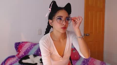 TU ANGELITO online show from October 28, 2025, 10:01 pm