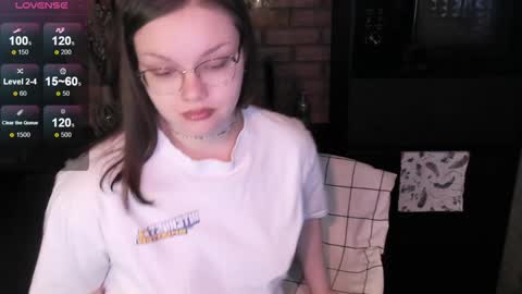 Snapshot of little_bambii_ chatting on December 7, 2024, 8:44 am Eva online show from December 7, 2024, 8:44 am