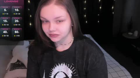 Snapshot of little_bambii_ chatting on December 9, 2024, 9:39 am Eva online show from December 9, 2024, 9:39 am