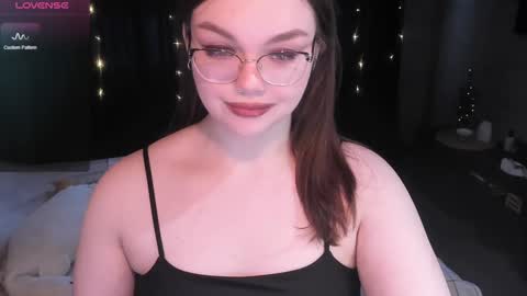 Snapshot of little_bambii_ chatting on December 13, 2024, 11:02 am Eva online show from December 13, 2024, 11:02 am