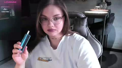 Snapshot of little_bambii_ chatting on January 20, 2025, 10:51 am Eva online show from January 20, 2025, 10:51 am