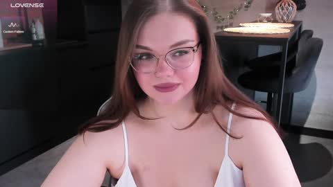 Snapshot of little_bambii_ chatting on February 6, 2025, 10:26 am Eva online show from February 6, 2025, 10:26 am