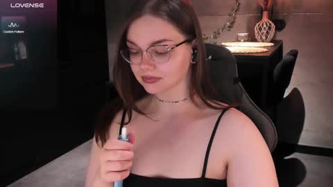 Snapshot of little_bambii_ chatting on February 21, 2025, 2:59 pm Eva online show from February 21, 2025, 2:59 pm