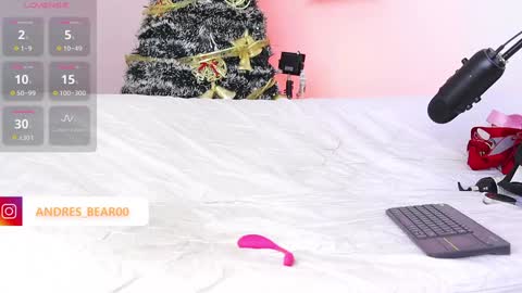 Snapshot of little_bear00 chatting on December 16, 2024, 3:22 pm Little bear - give my room a like thanks. online show from December 16, 2024, 3:22 pm