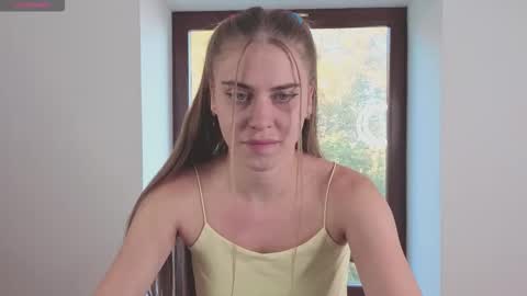 Snapshot of little_cu1tie chatting on October 21, 2025, 6:47 am Margo online show from October 21, 2025, 6:47 am