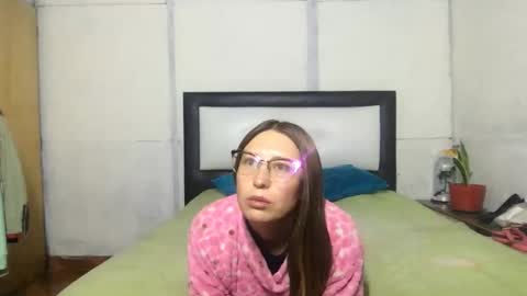 Snapshot of little_devil_diablita90 chatting on September 19, 2025, 10:49 am Diablita online show from September 19, 2025, 10:49 am