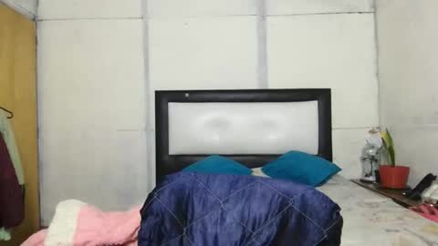 Snapshot of little_devil_diablita90 chatting on October 18, 2025, 1:52 am Diablita online show from October 18, 2025, 1:52 am