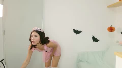 Snapshot of little_effy18_ chatting on October 14, 2025, 11:27 pm Little Effy online show from October 14, 2025, 11:27 pm