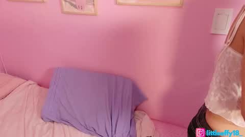 Snapshot of little_effy18_ chatting on November 18, 2025, 12:27 am Little Effy online show from November 18, 2025, 12:27 am