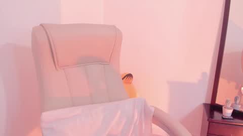 Help me reach 100 likes online show from February 9, 2025, 7:09 pm