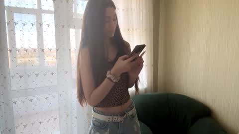 Snapshot of little_ieity chatting on October 10, 2025, 4:44 am Viiola online show from October 10, 2025, 4:44 am