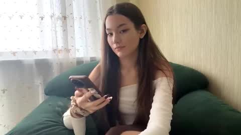 Snapshot of little_ieity chatting on October 13, 2025, 4:23 am Viiola online show from October 13, 2025, 4:23 am