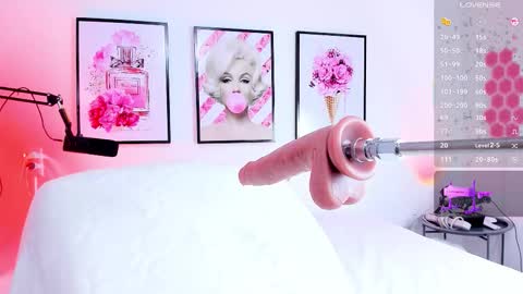 Snapshot of little_ivonne chatting on November 7, 2025, 9:26 pm little_ivonne online show from November 7, 2025, 9:26 pm