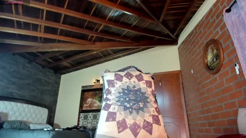 Izzi online show from January 7, 2026, 6:43 pm