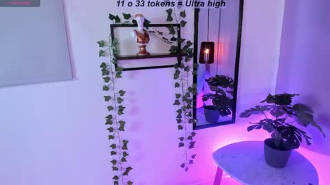 Lili online show from April 30, 2026, 8:57 pm