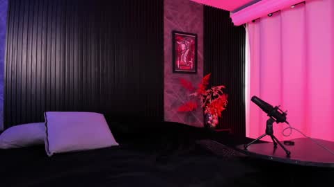 Maeve  online show from December 6, 2024, 8:40 pm