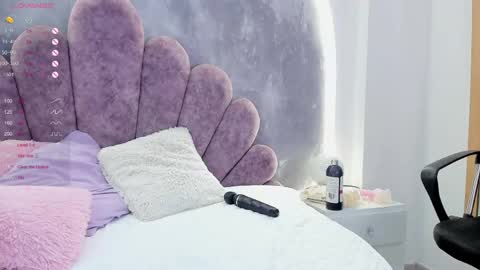 little_melanie online show from April 30, 2026, 8:57 pm