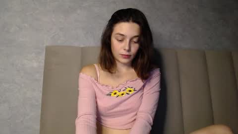 Snapshot of little_mia__ chatting on October 21, 2025, 9:04 pm Mia Im online every day 1530 PM in New York 2030 PM in London online show from October 21, 2025, 9:04 pm