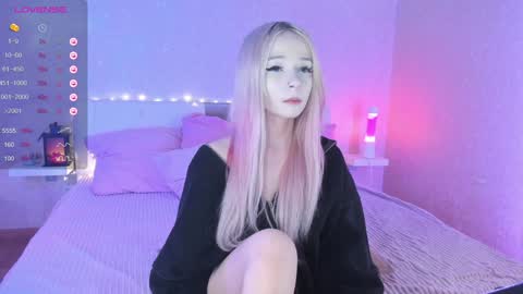 Snapshot of little_misaki chatting on January 13, 2025, 11:27 pm Maria online show from January 13, 2025, 11:27 pm