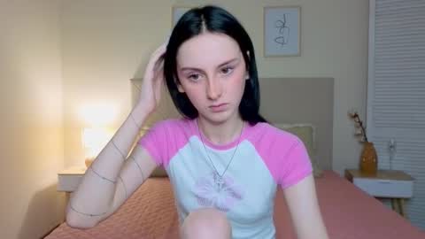 Snapshot of little_mollee chatting on October 5, 2025, 8:18 pm little_mollee online show from October 5, 2025, 8:18 pm