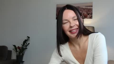Snapshot of little_nicole_ chatting on September 24, 2025, 1:36 pm Nicole online show from September 24, 2025, 1:36 pm