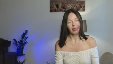 Snapshot of little_nicole_ chatting on October 5, 2025, 11:19 am Nicole online show from October 5, 2025, 11:19 am