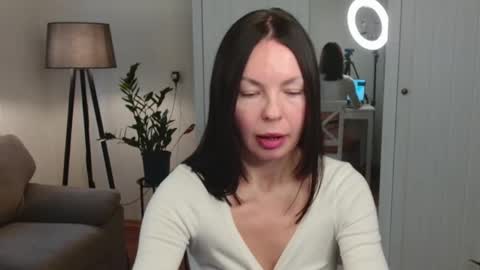 Nicole online show from November 11, 2025, 12:05 pm