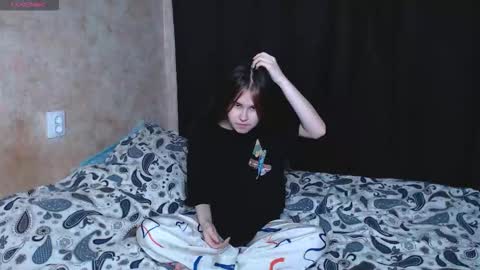 Snapshot of little_owlx chatting on October 5, 2025, 3:21 pm Alice.. online show from October 5, 2025, 3:21 pm