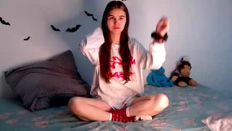 Snapshot of little_owlx chatting on October 13, 2025, 11:05 pm Alice.. online show from October 13, 2025, 11:05 pm