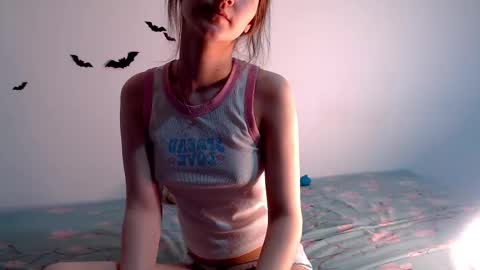 Snapshot of little_owlx chatting on October 14, 2025, 10:21 pm Alice.. online show from October 14, 2025, 10:21 pm