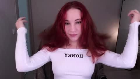 little_pretty_woman online show from May 8, 2026, 2:55 pm